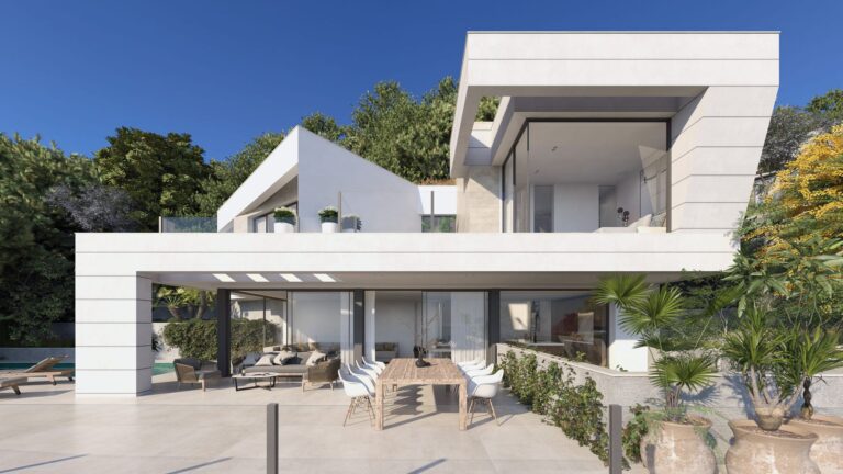 Villa with covered terrace and outdoor dining